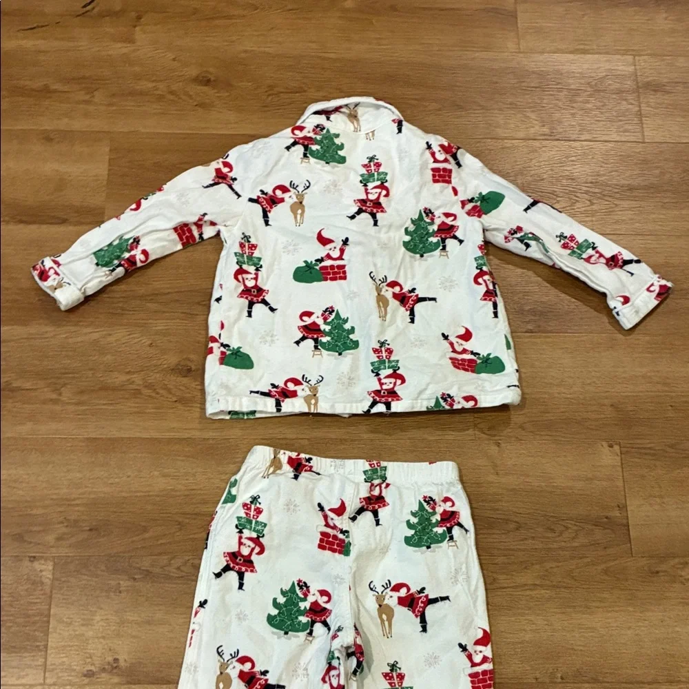 The Company Store Kids 100% Cotton Flannel Pajama‎ Set - White, Santa Reindeer